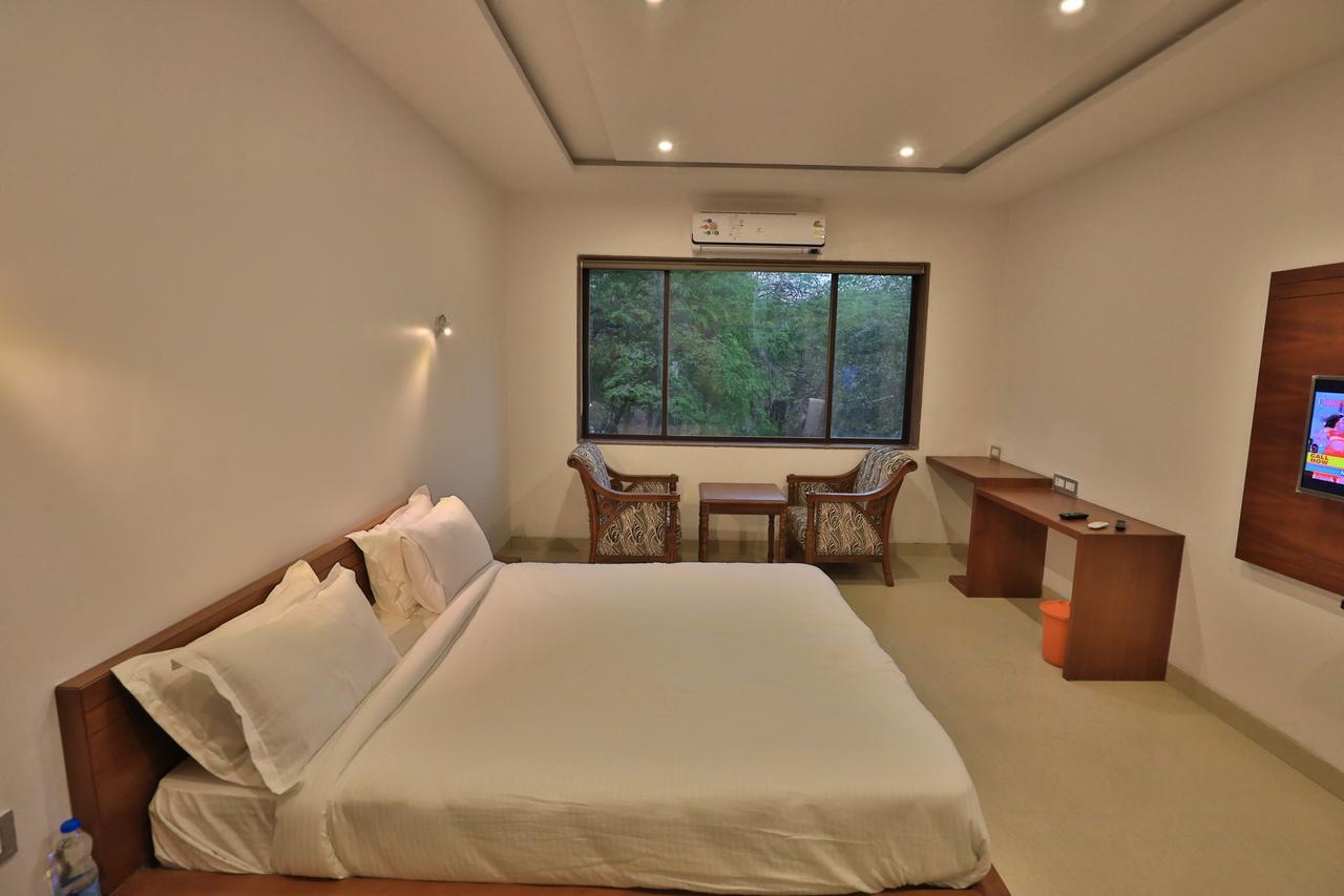 Hotel Tania Searock Daman Exterior foto