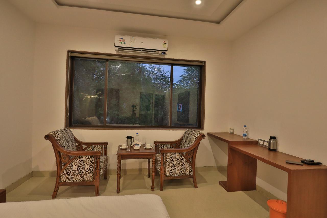 Hotel Tania Searock Daman Exterior foto
